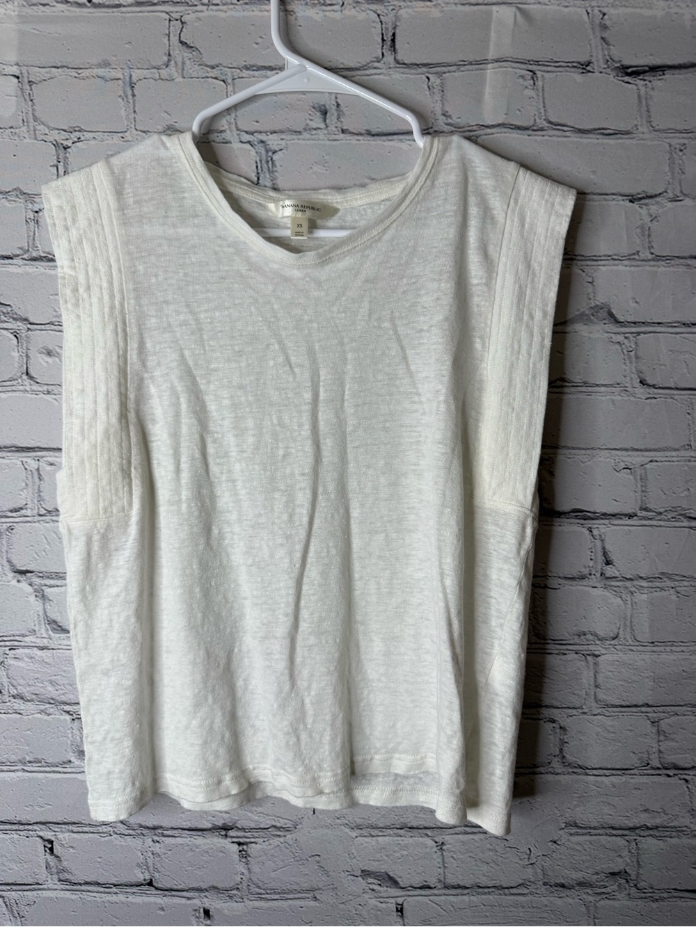 Banana Republic White Sleeveless Knit Tank Top